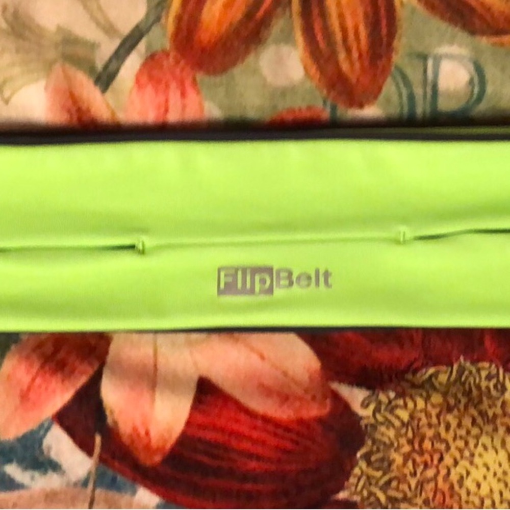FlipBelt Classic Running Belt neon green… used minimally a couple times